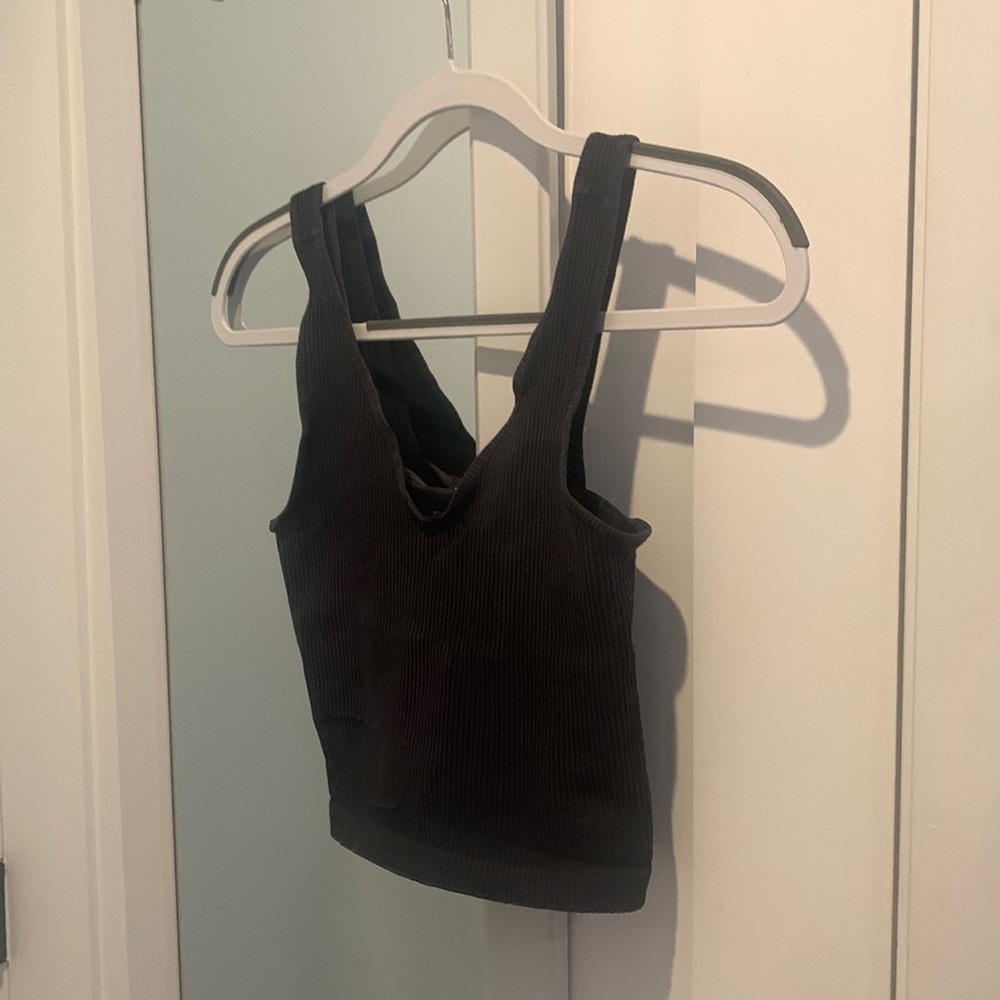 Ribbed navy crop tank